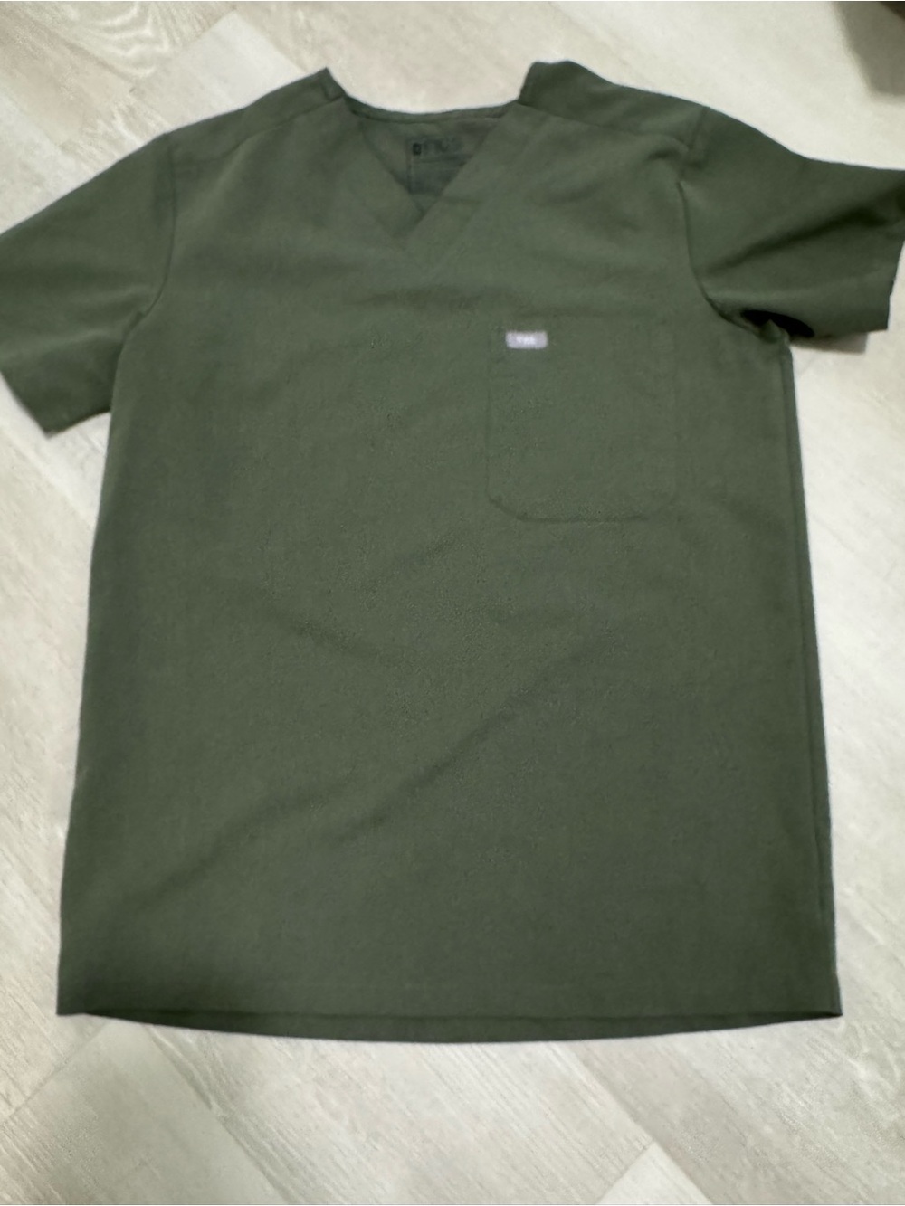 Figs Women's Short Sleeve V-Neck Scrub Top‎ In Olive